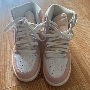 Air Jordan 1 retro hi OG women sneaker - size 5